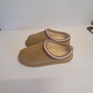 Tan Slippers with Brown Trim
